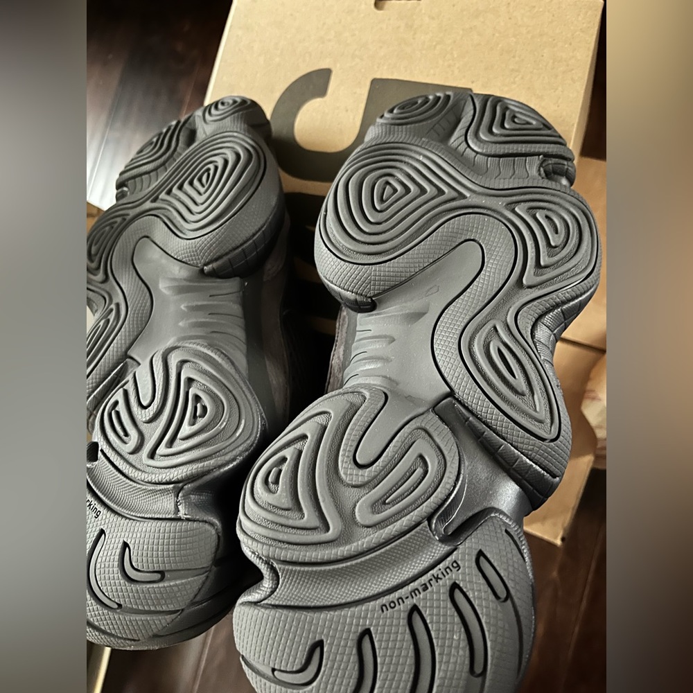 Brand NW/ Tags Yeezy 500 Utility Black.
From Yeezys Last Drop Ever on Confirmed. - Picture 5 of 8